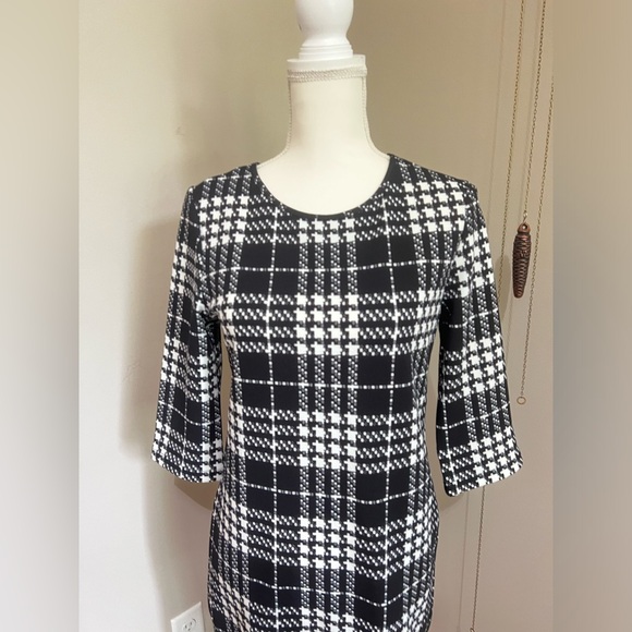 Houndstooth Dress - Picture 3 of 3